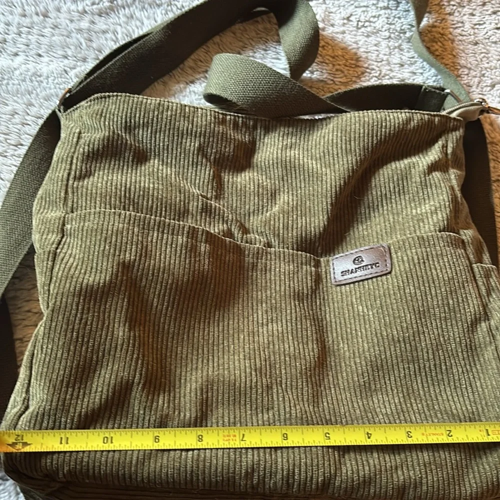 Medium sized olive green corduroy purse - Picture 8 of 8